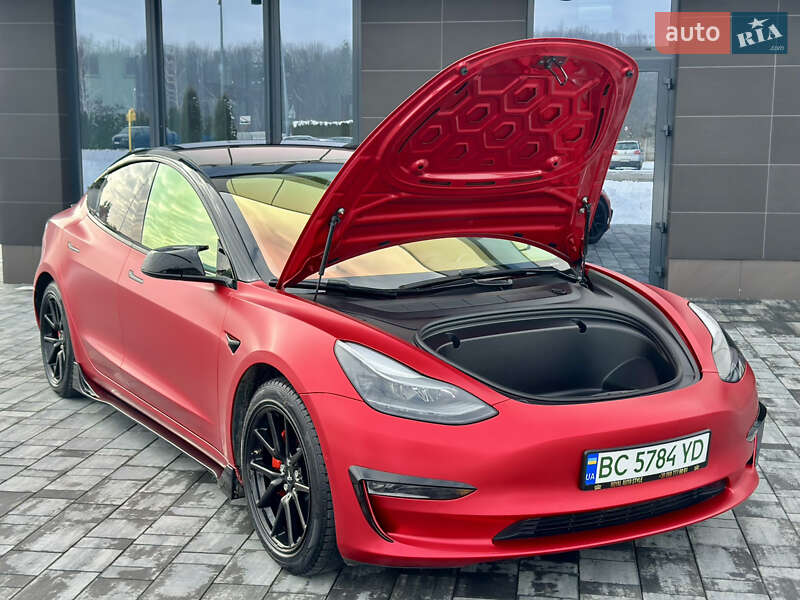 Седан Tesla Model 3 2019 в Львове