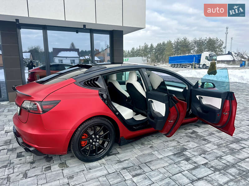 Седан Tesla Model 3 2019 в Львове