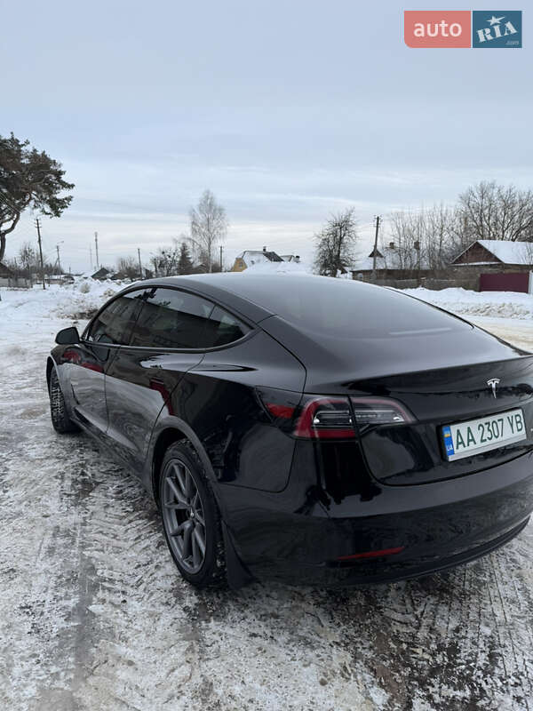 Седан Tesla Model 3 2021 в Чернігові