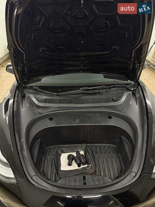 Седан Tesla Model 3 2021 в Чернігові