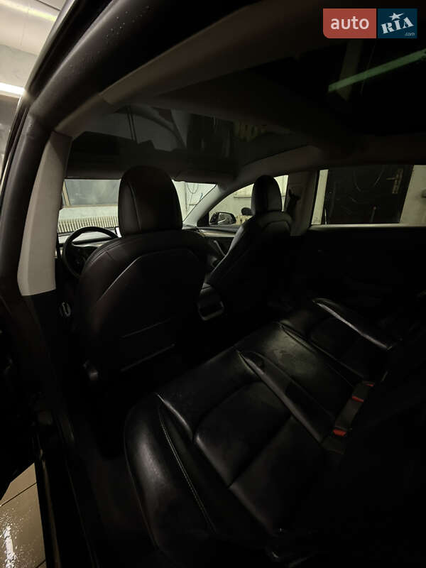 Седан Tesla Model 3 2021 в Чернігові