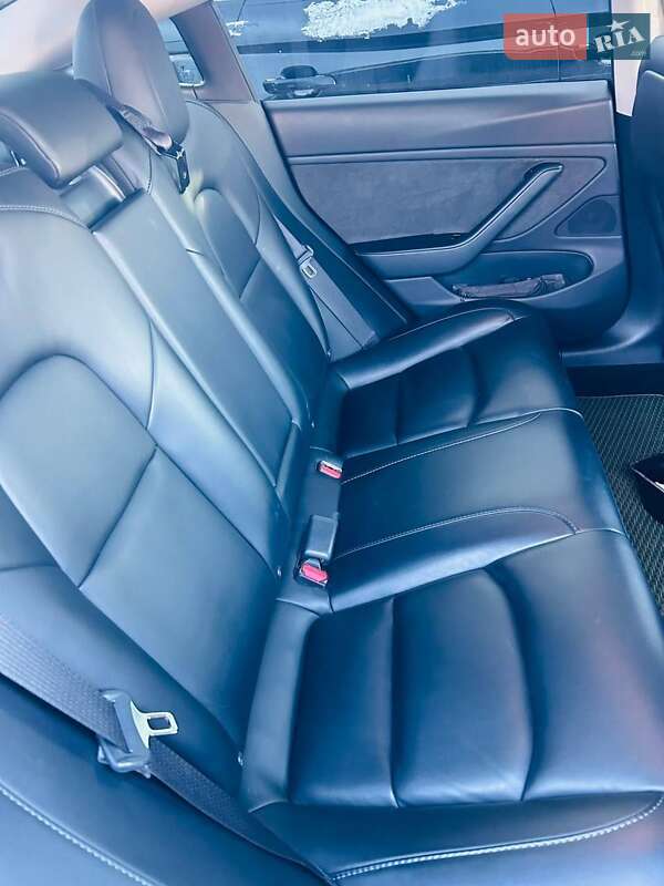 Седан Tesla Model 3 2019 в Фастове