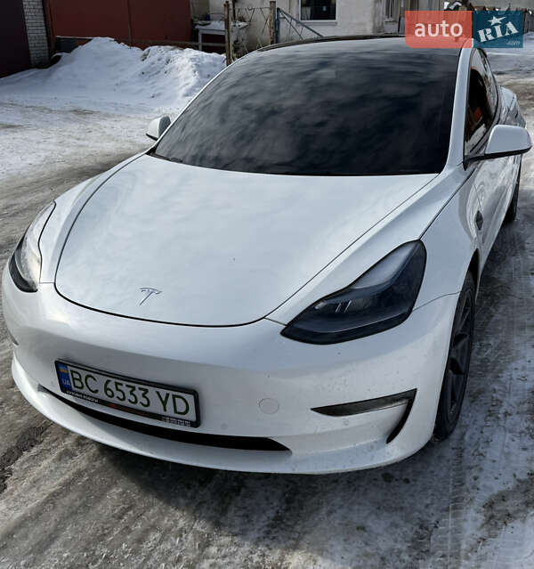 Седан Tesla Model 3 2021 в Львове