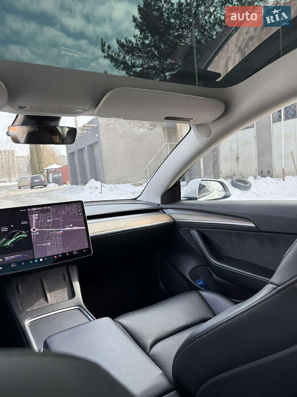 Седан Tesla Model 3 2021 в Львове