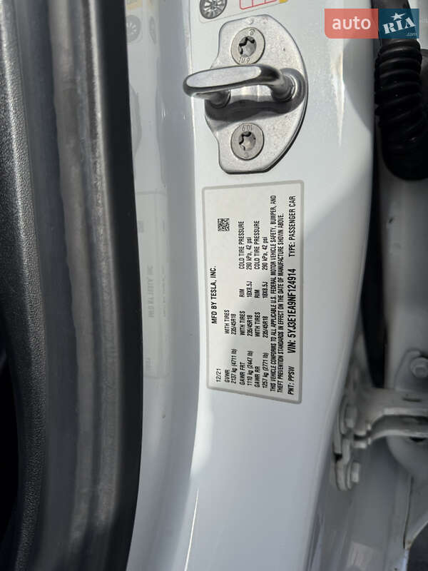 Седан Tesla Model 3 2021 в Львове