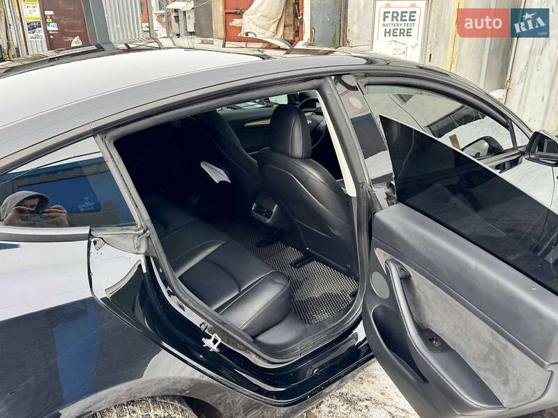 Седан Tesla Model 3 2022 в Житомире