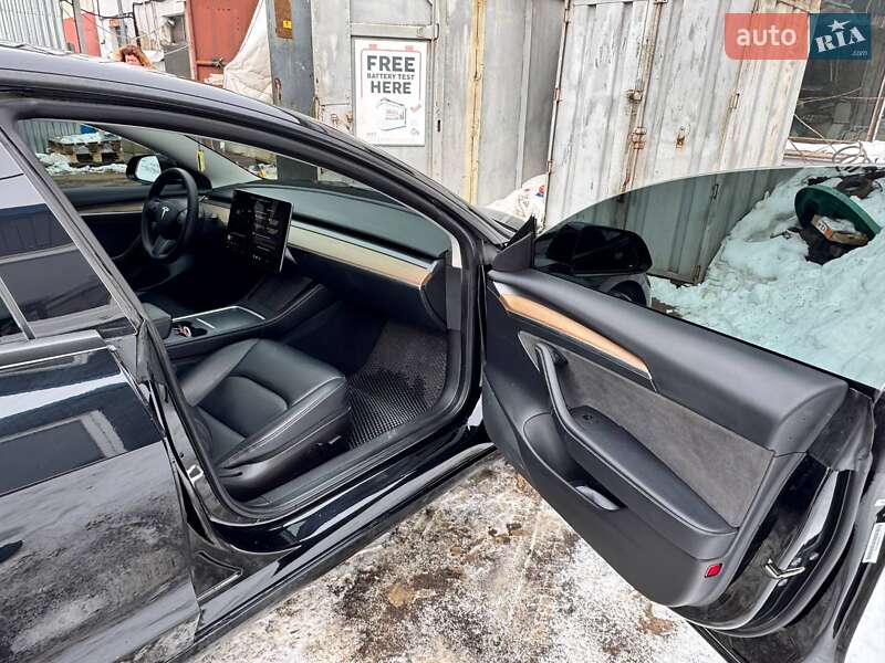 Седан Tesla Model 3 2022 в Житомире