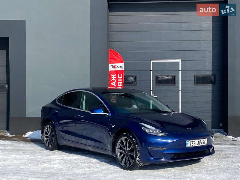 Седан Tesla Model 3 2020 в Киеве