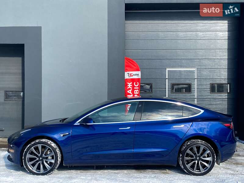 Седан Tesla Model 3 2020 в Киеве
