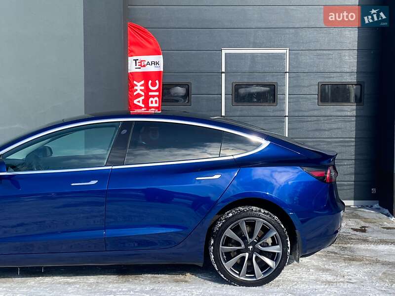 Седан Tesla Model 3 2020 в Киеве