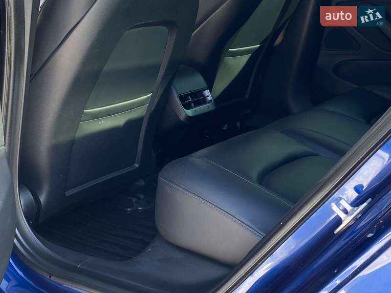 Седан Tesla Model 3 2020 в Киеве