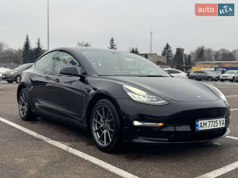 Седан Tesla Model 3 2022 в Житомире