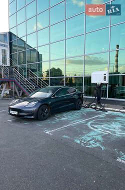 Седан Tesla Model 3 2019 в Киеве