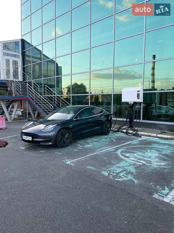 Седан Tesla Model 3 2019 в Києві