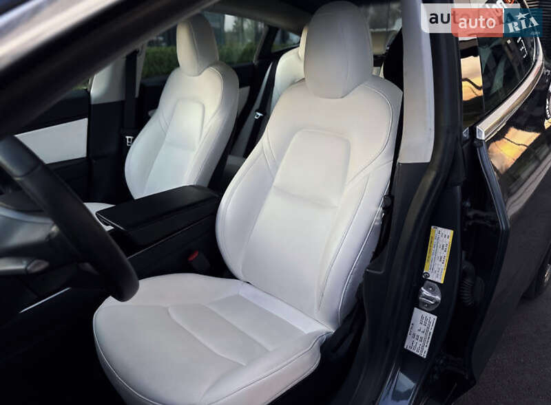 Седан Tesla Model 3 2019 в Києві