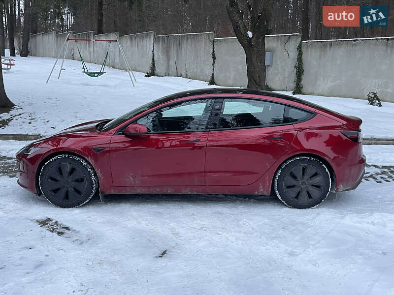 Седан Tesla Model 3 2024 в Новояворівську