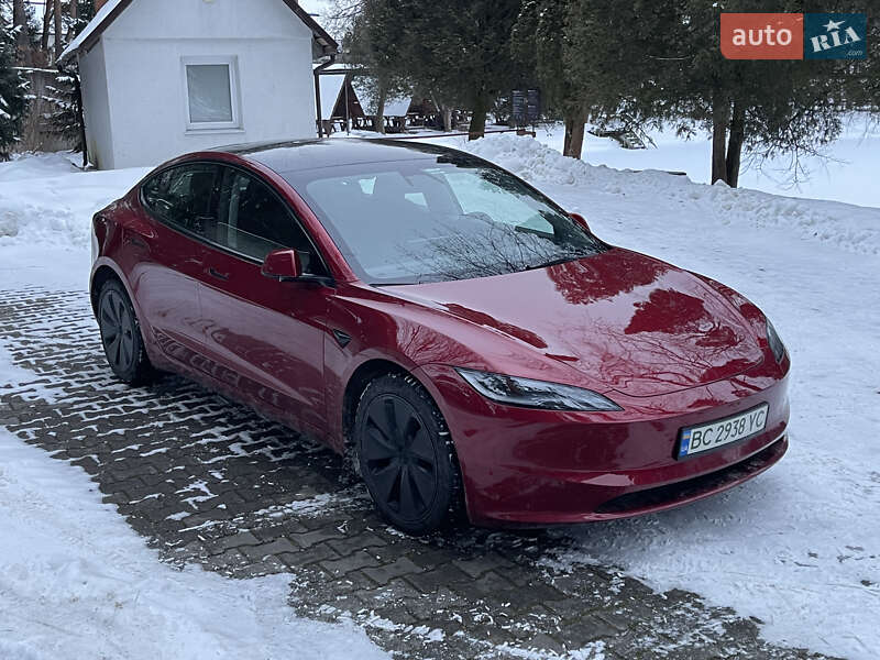 Седан Tesla Model 3 2024 в Новояворівську
