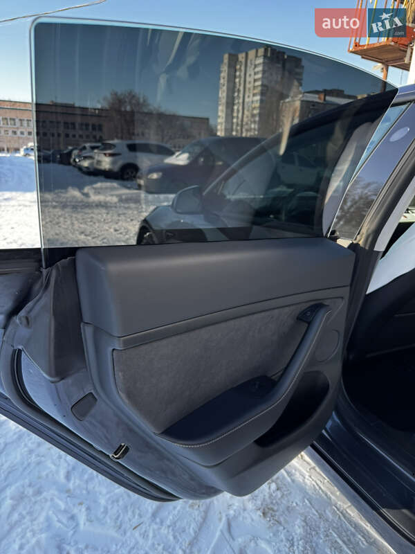 Седан Tesla Model 3 2022 в Киеве