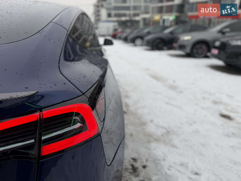 Седан Tesla Model 3 2023 в Львове