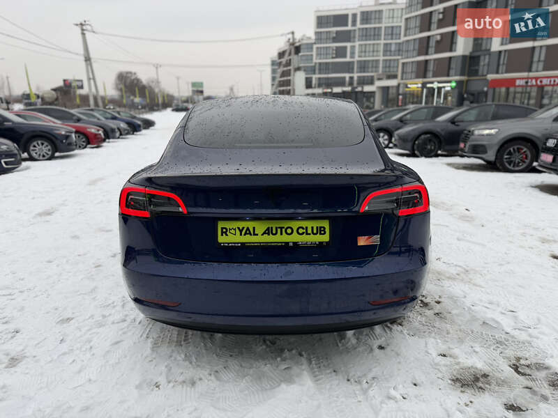 Седан Tesla Model 3 2023 в Львове