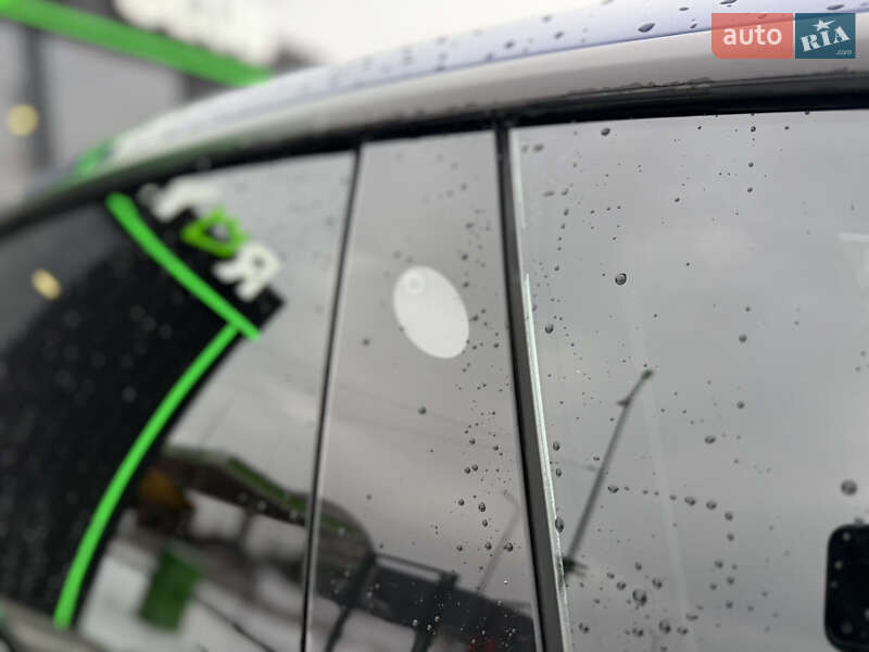 Седан Tesla Model 3 2023 в Львове