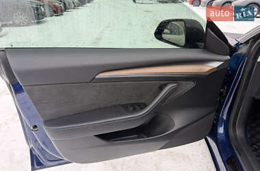 Седан Tesla Model 3 2023 в Львове