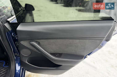 Седан Tesla Model 3 2023 в Львове