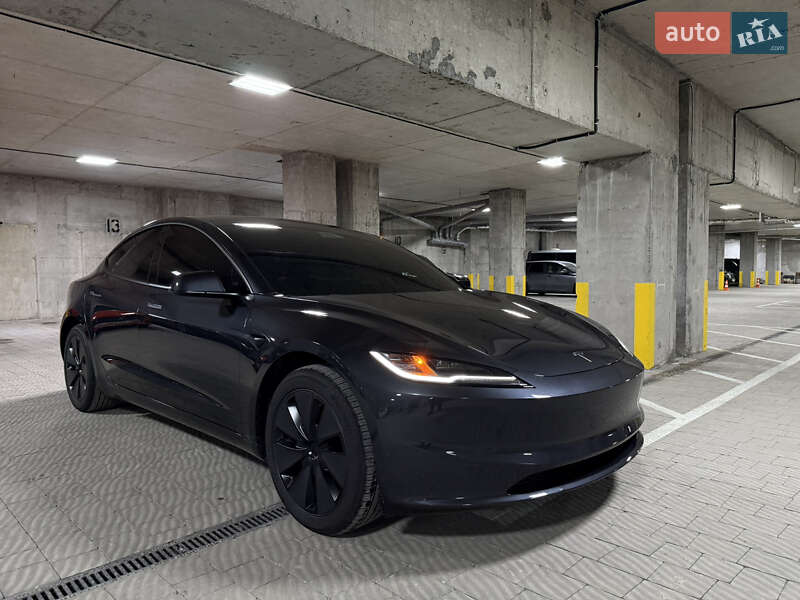 Седан Tesla Model 3 2025 в Тернополе