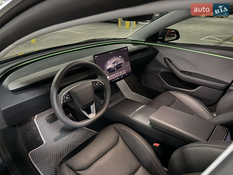 Седан Tesla Model 3 2025 в Тернополе