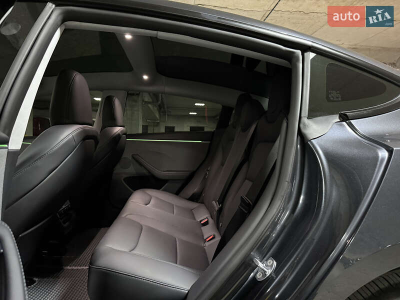 Седан Tesla Model 3 2025 в Тернополе