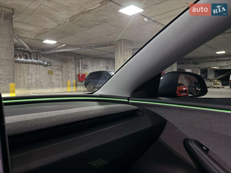 Седан Tesla Model 3 2025 в Тернополе
