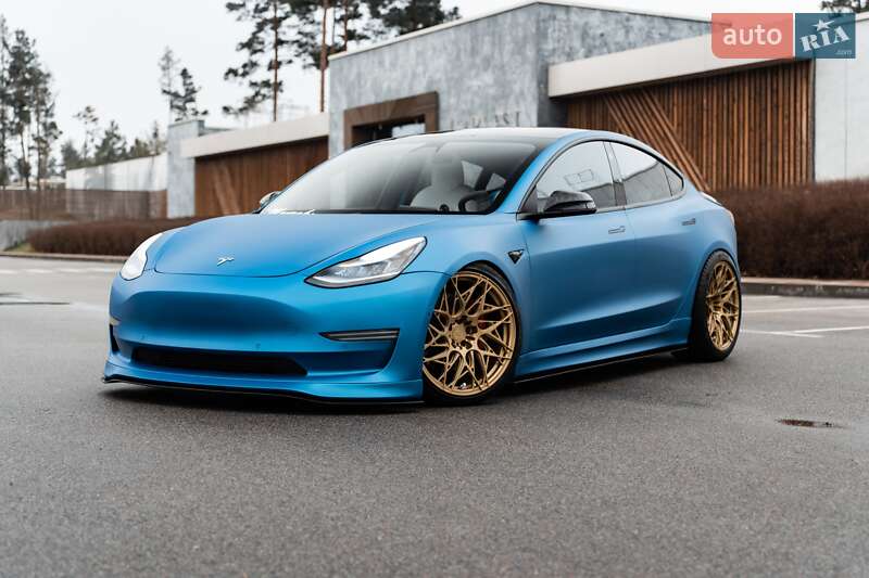 Седан Tesla Model 3 2018 в Киеве