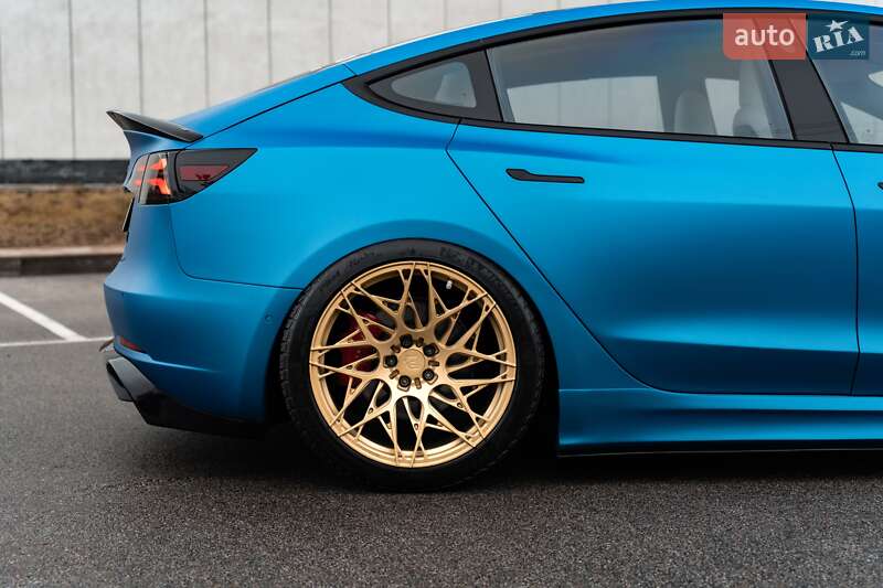 Седан Tesla Model 3 2018 в Киеве