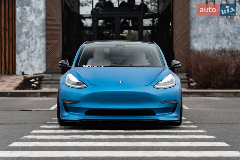 Седан Tesla Model 3 2018 в Киеве