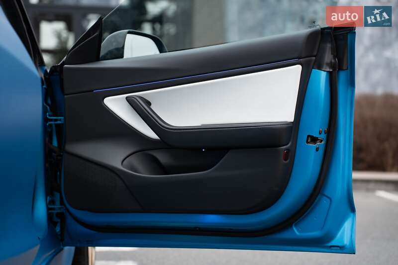 Седан Tesla Model 3 2018 в Киеве