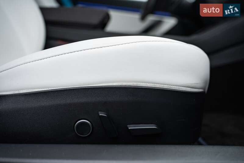 Седан Tesla Model 3 2018 в Киеве