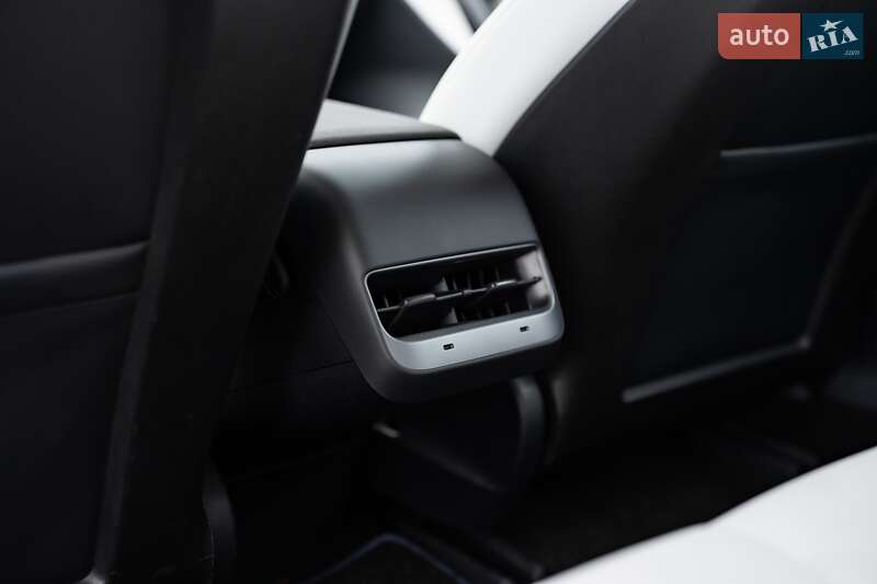 Седан Tesla Model 3 2018 в Киеве