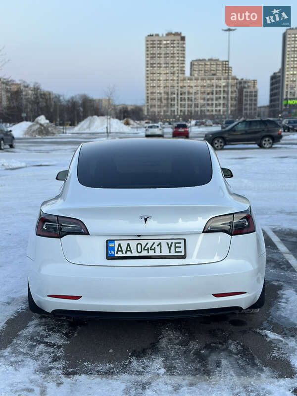 Седан Tesla Model 3 2022 в Києві