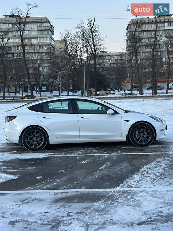 Седан Tesla Model 3 2022 в Києві