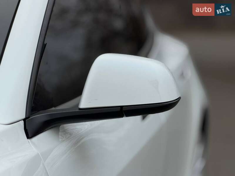 Седан Tesla Model 3 2021 в Кривом Роге