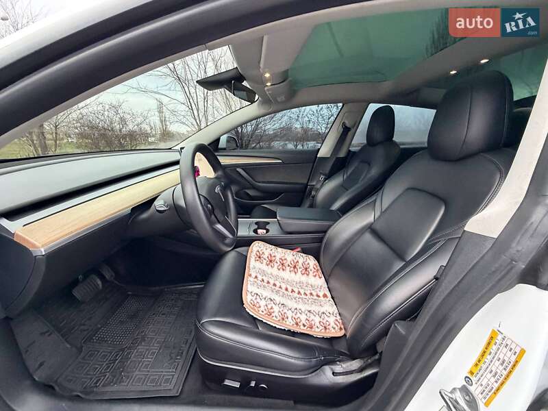 Седан Tesla Model 3 2021 в Кривом Роге