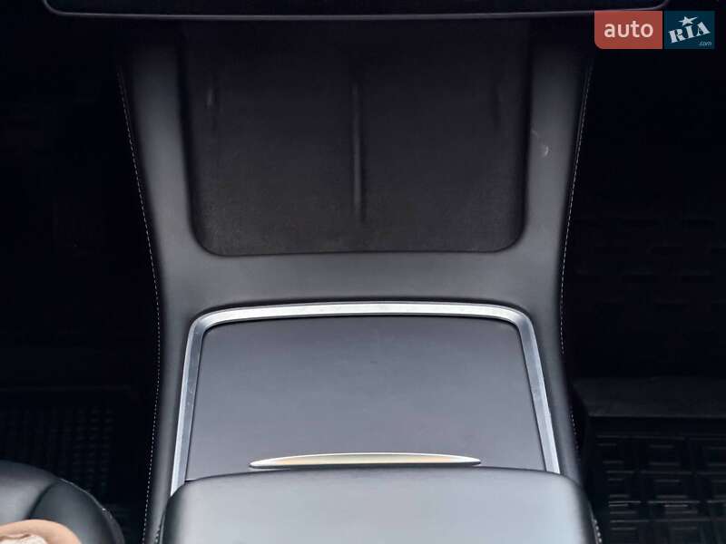 Седан Tesla Model 3 2021 в Кривом Роге