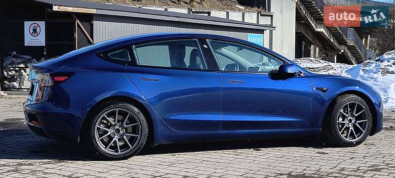 Седан Tesla Model 3 2022 в Дрогобыче