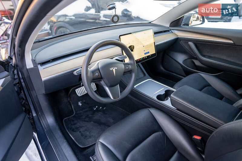 Седан Tesla Model 3 2022 в Києві
