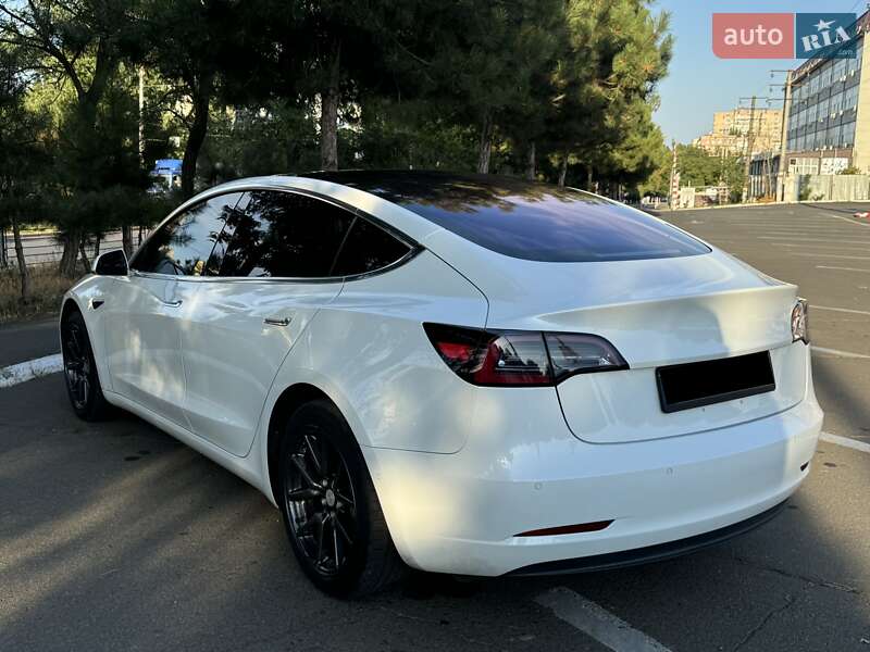 Седан Tesla Model 3 2018 в Одесі