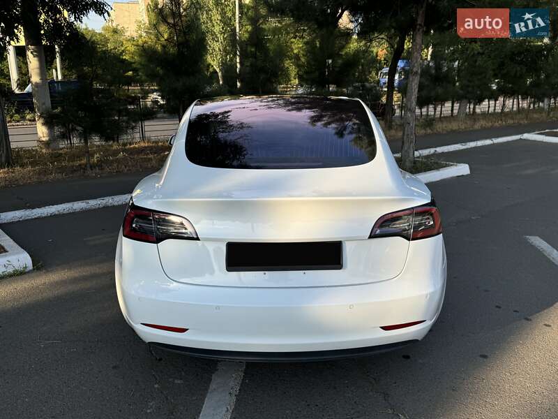 Седан Tesla Model 3 2018 в Одесі