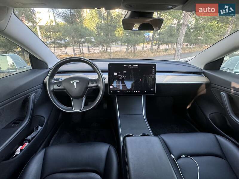 Седан Tesla Model 3 2018 в Одесі