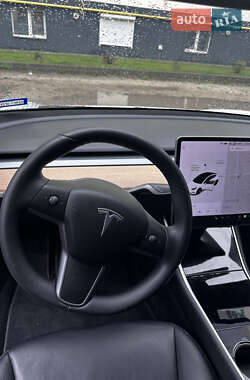 Седан Tesla Model 3 2020 в Львове