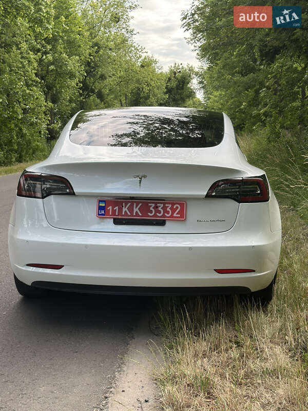 Седан Tesla Model 3 2020 в Львове