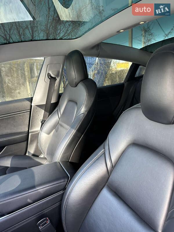 Седан Tesla Model 3 2019 в Виннице